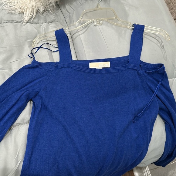 Ladies Sweater
Size Medium - Picture 1 of 3